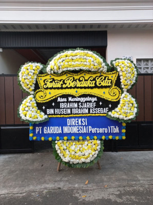 Papan Bunga Duka di Simpang Kanan