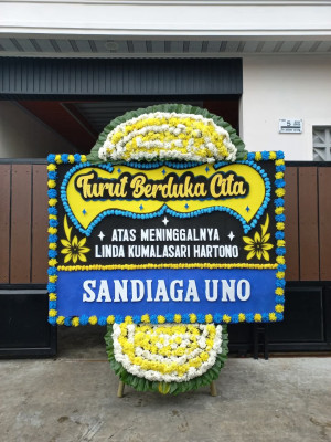 Papan Bunga Duka di Simpang Kanan
